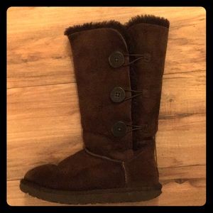 UGG Bailey Button Triplet Boot size 8